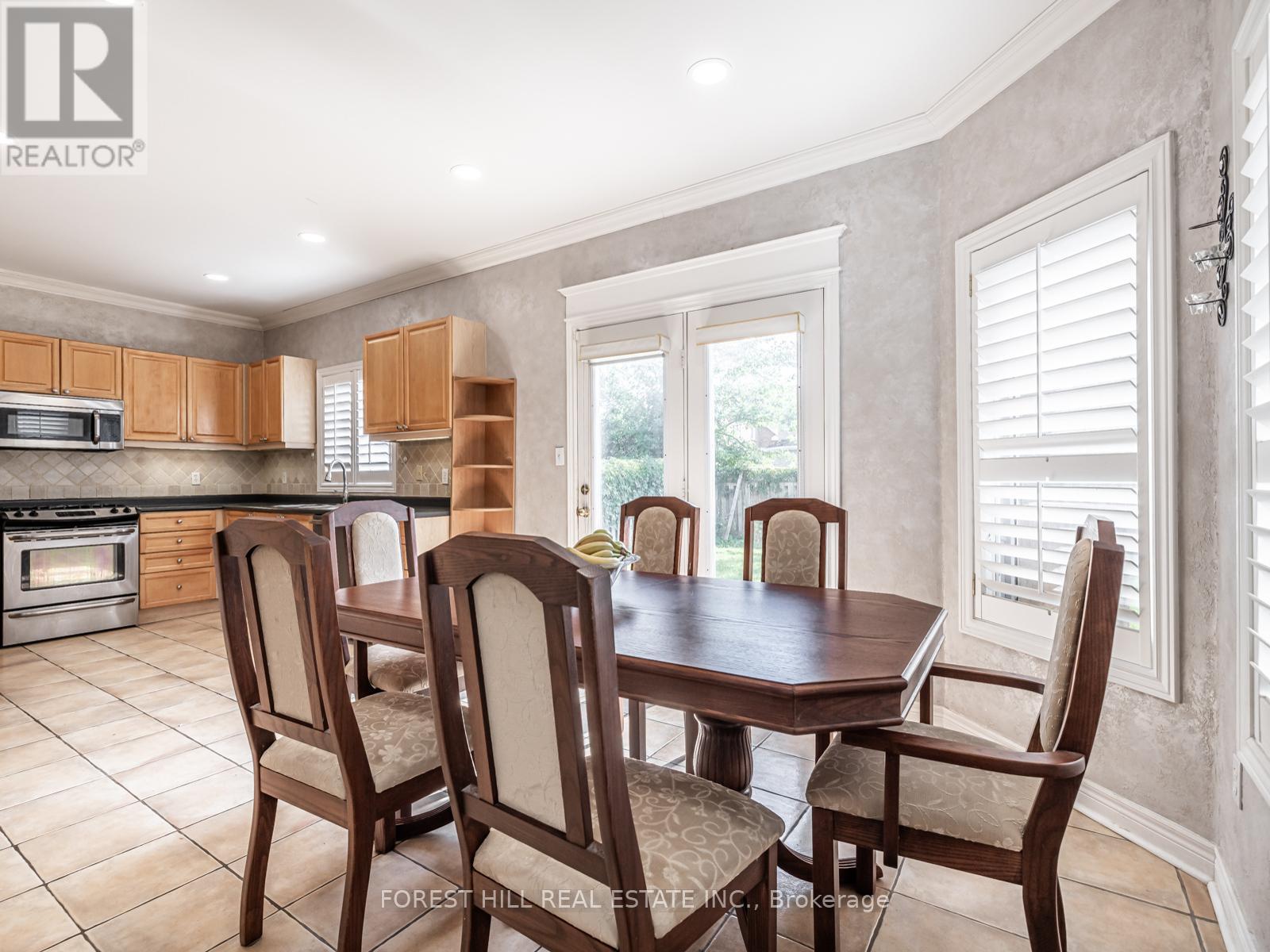 Photo 13 of 41 Cedar Springs Drive, Richmond Hill ON