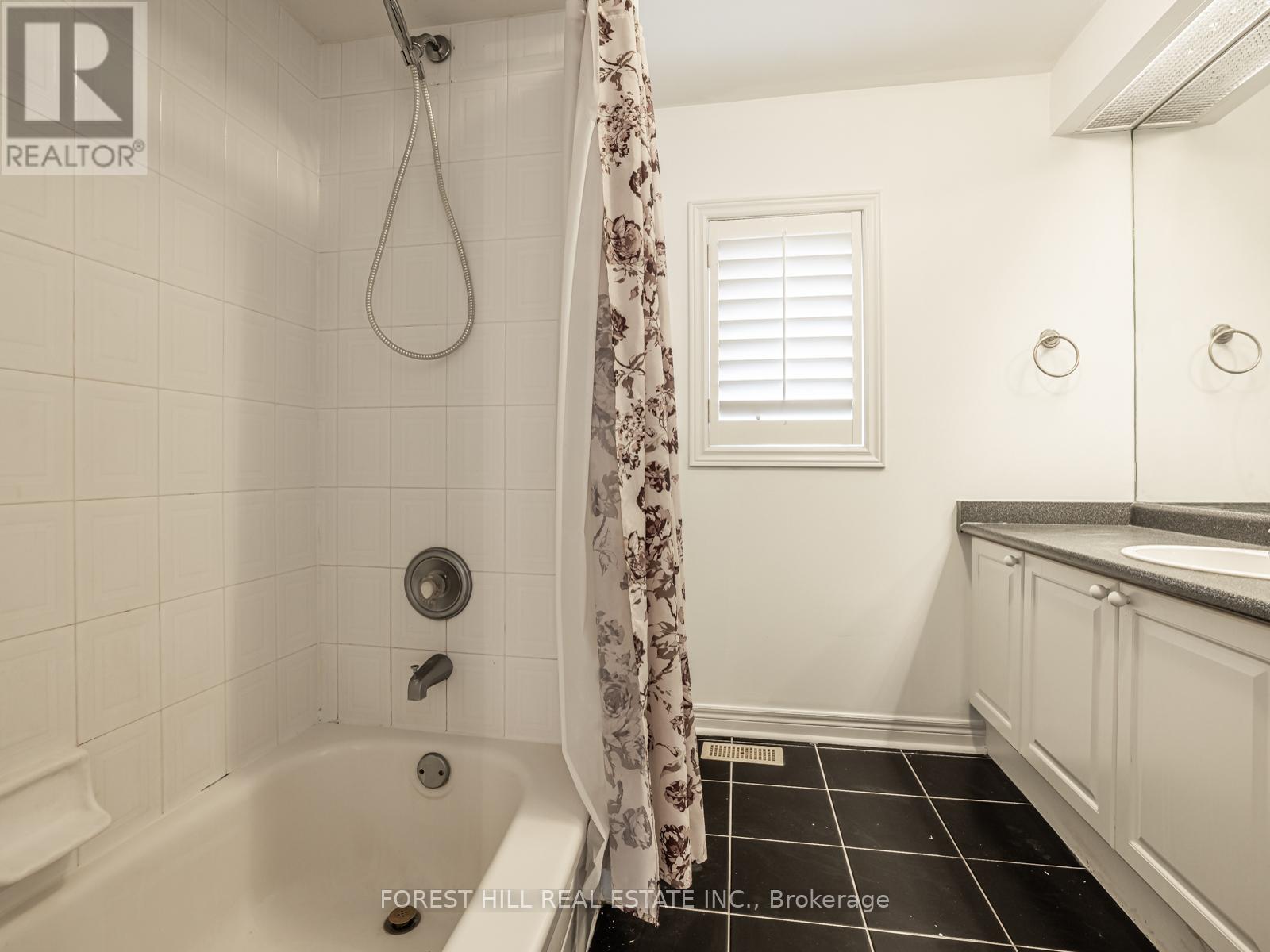 Photo 22 of 41 Cedar Springs Drive, Richmond Hill ON