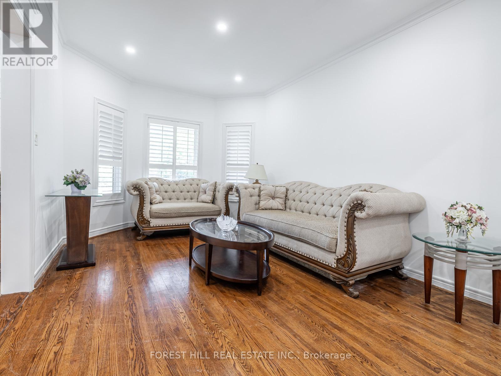 Photo 8 of 41 Cedar Springs Drive, Richmond Hill ON