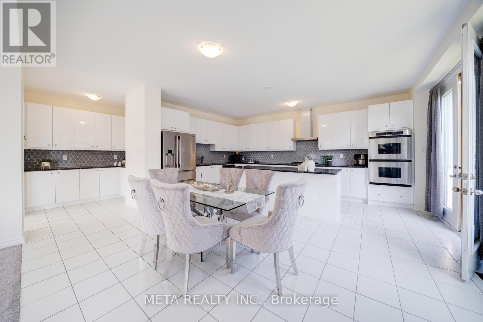 Photo 13 of 189 Thompson Drive, East Gwillimbury ON