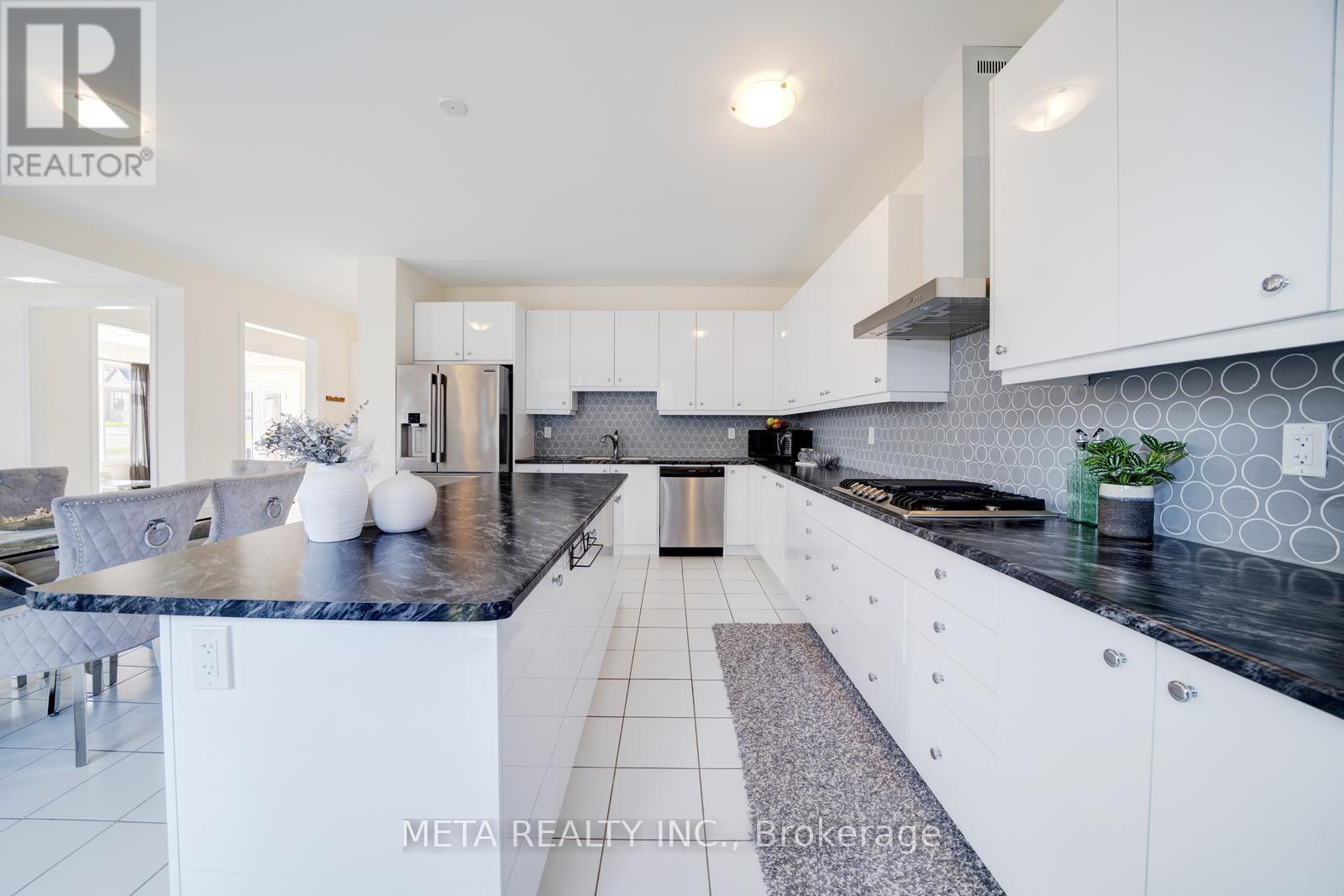 Photo 15 of 189 Thompson Drive, East Gwillimbury ON