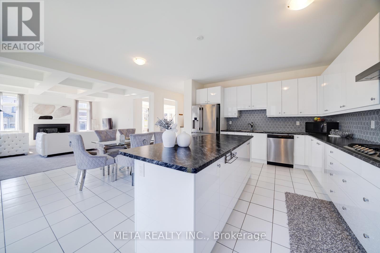 Photo 16 of 189 Thompson Drive, East Gwillimbury ON