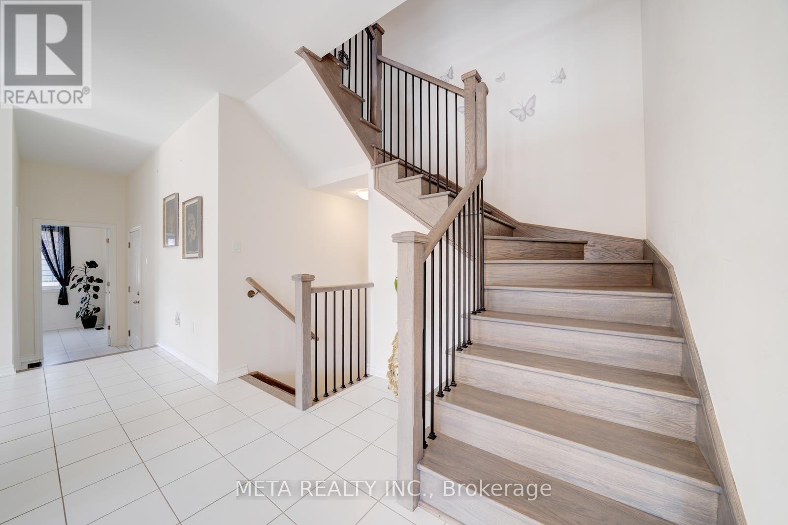 Photo 21 of 189 Thompson Drive, East Gwillimbury ON