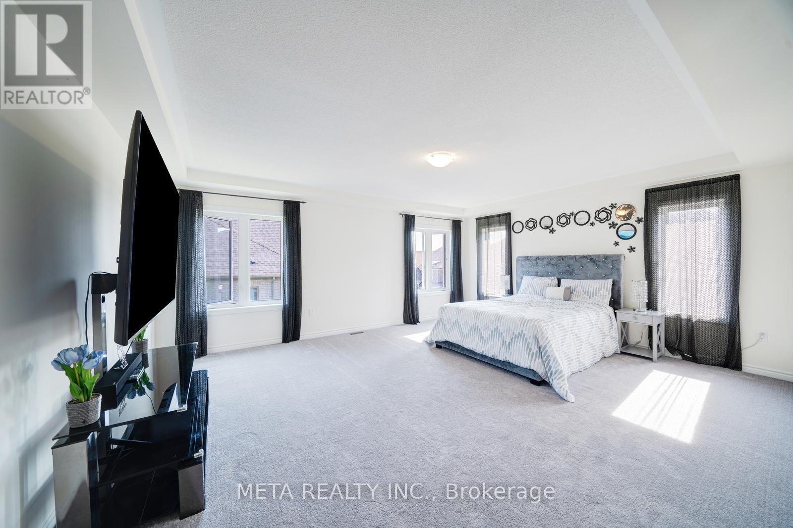 Photo 23 of 189 Thompson Drive, East Gwillimbury ON