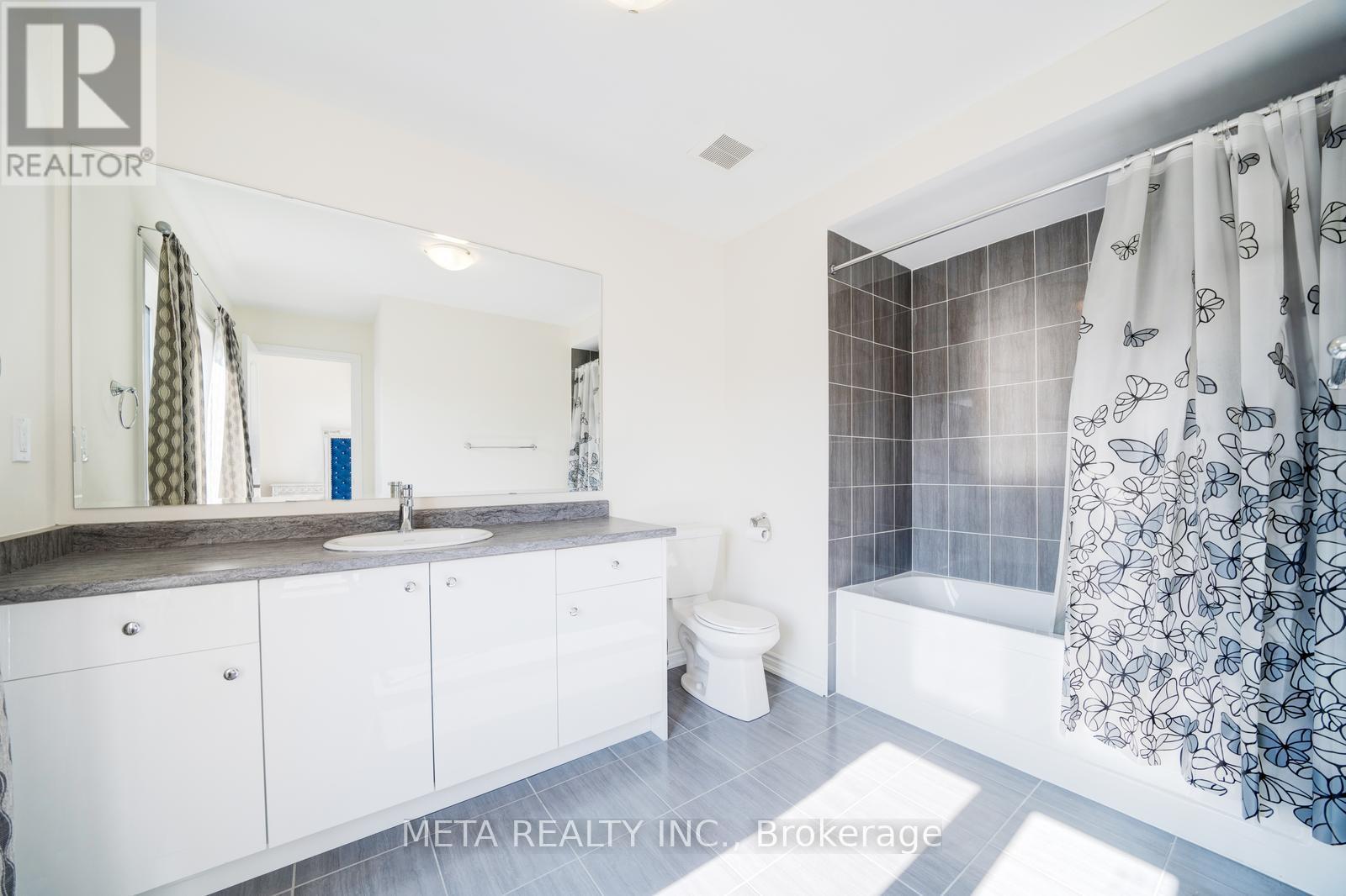 Photo 31 of 189 Thompson Drive, East Gwillimbury ON
