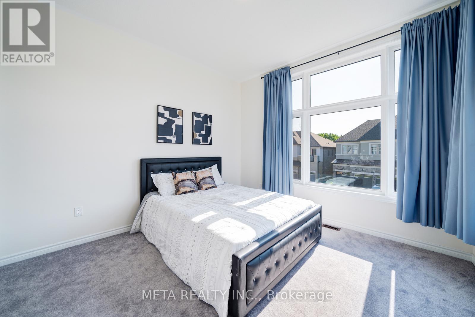 Photo 32 of 189 Thompson Drive, East Gwillimbury ON