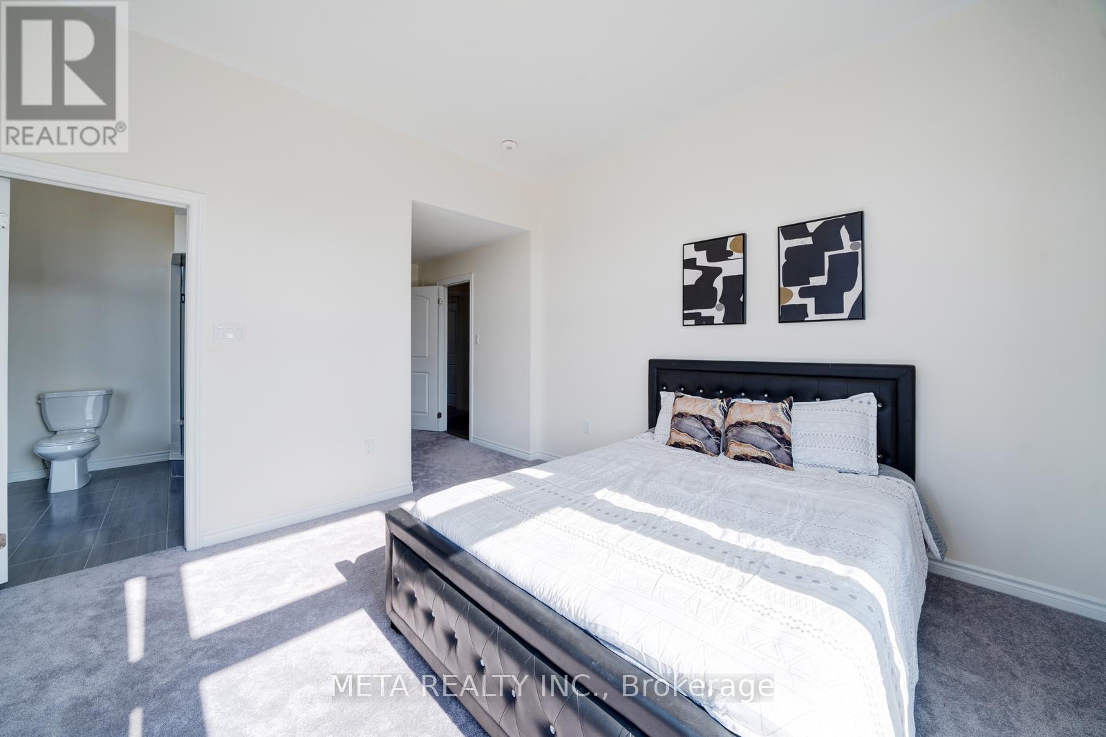 Photo 33 of 189 Thompson Drive, East Gwillimbury ON