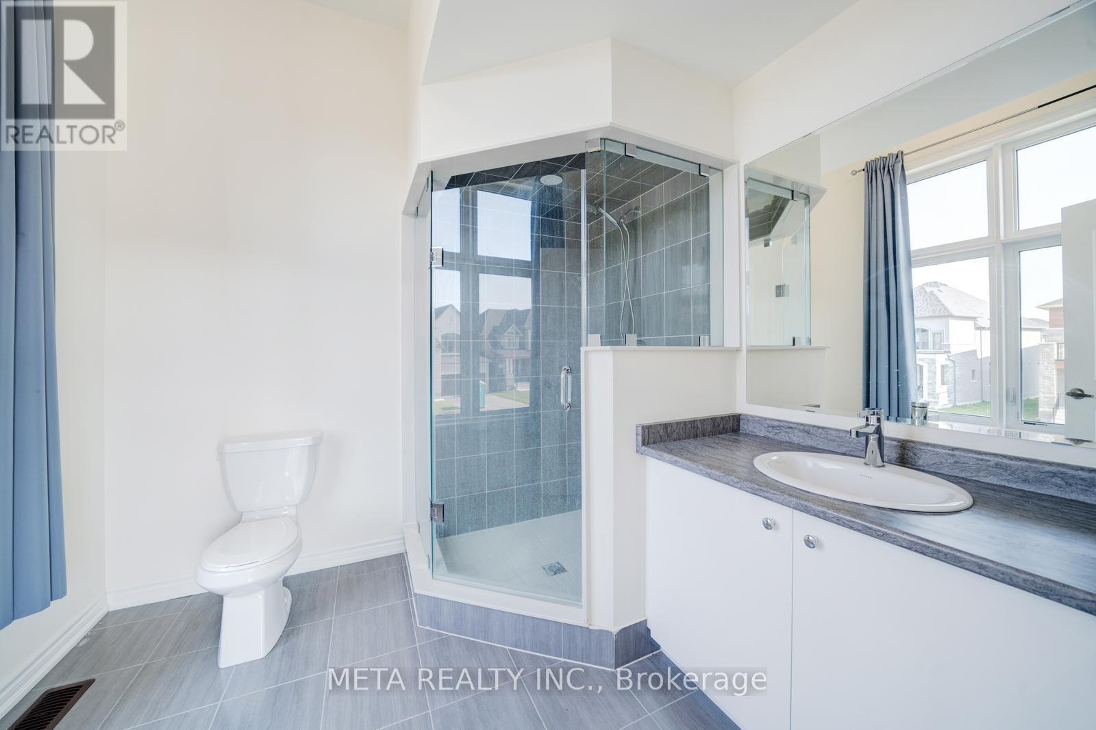 Photo 34 of 189 Thompson Drive, East Gwillimbury ON