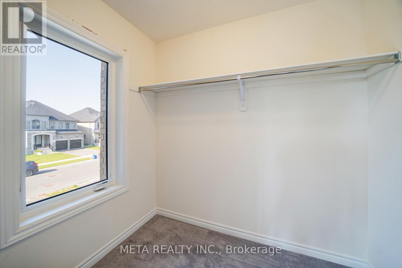 Photo 35 of 189 Thompson Drive, East Gwillimbury ON