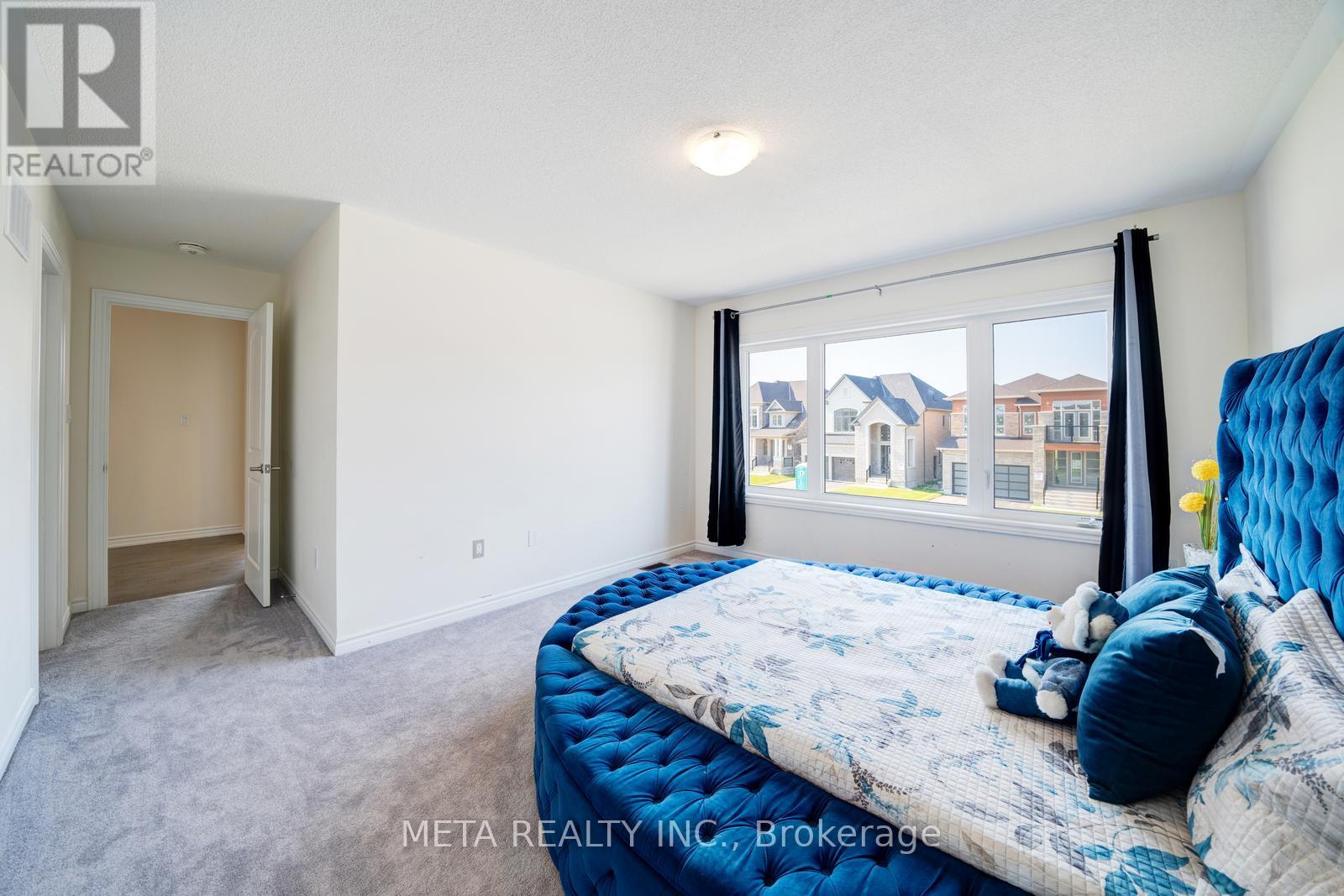 Photo 37 of 189 Thompson Drive, East Gwillimbury ON