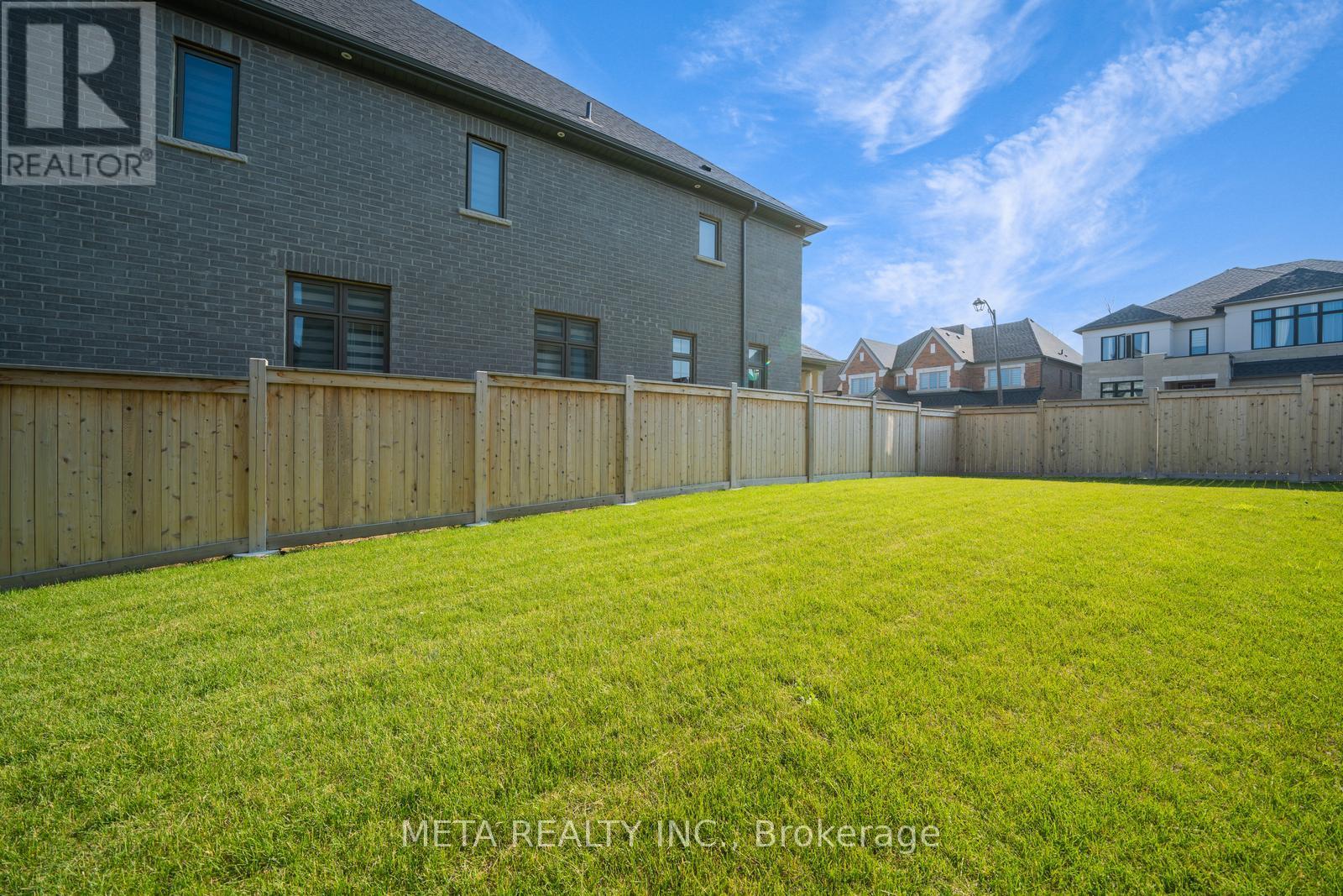 Photo 43 of 189 Thompson Drive, East Gwillimbury ON