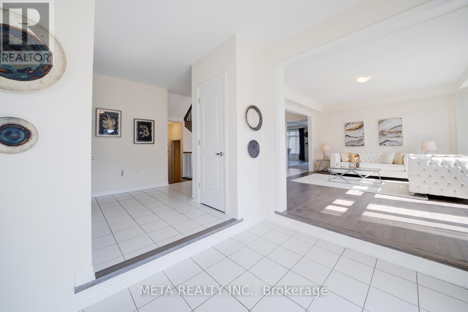 Photo 6 of 189 Thompson Drive, East Gwillimbury ON