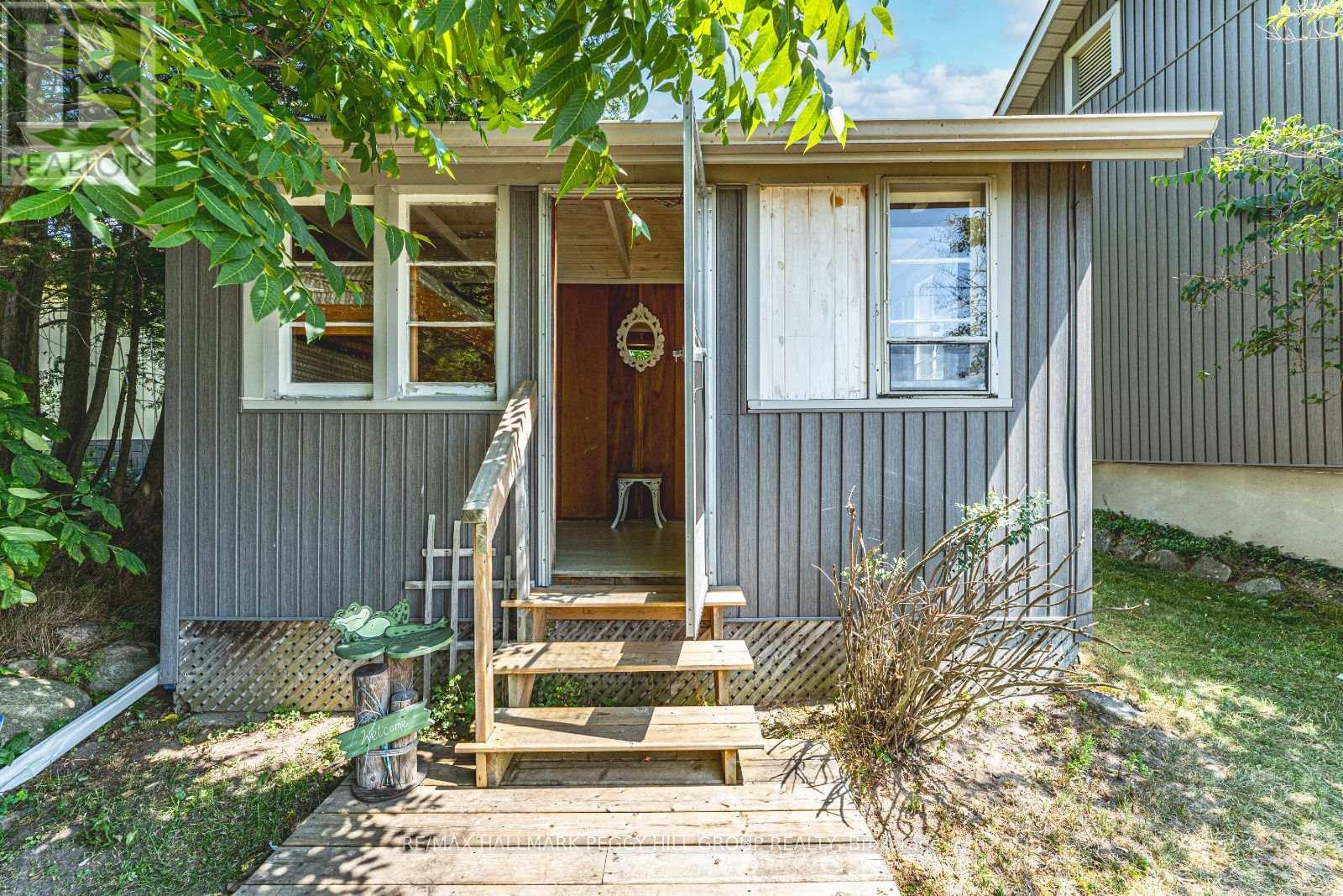 Photo 15 of 5580 Penetanguishene Road, Springwater ON