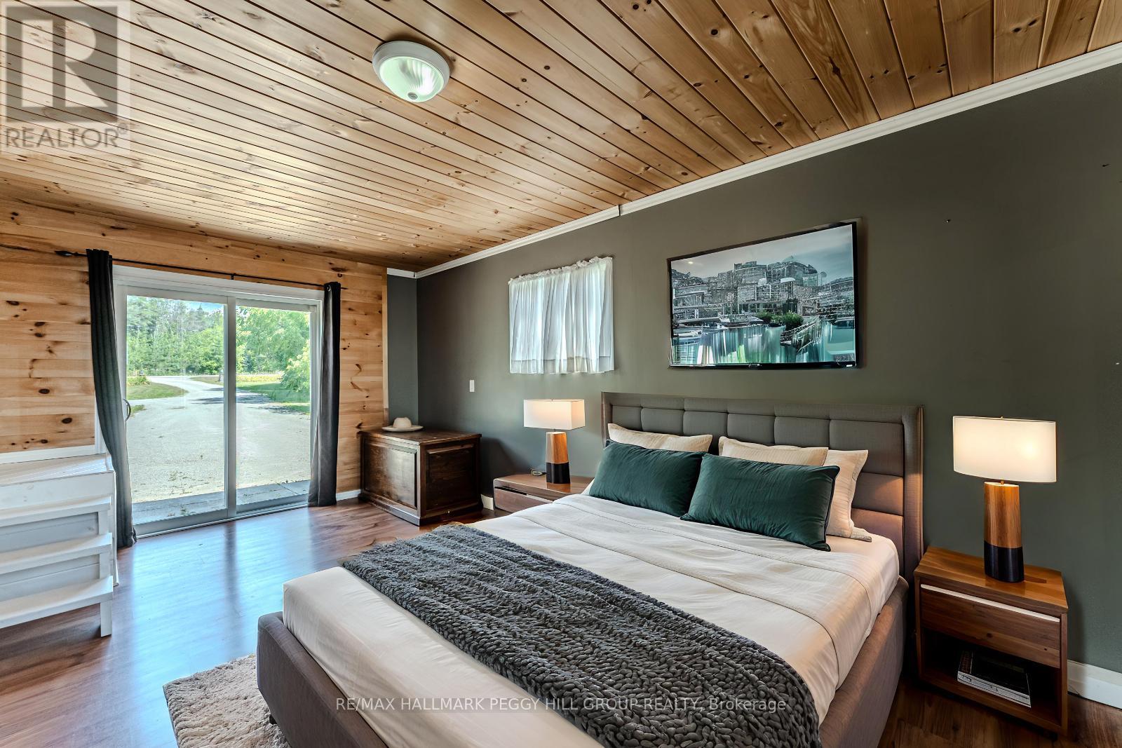 Photo 9 of 5580 Penetanguishene Road, Springwater ON