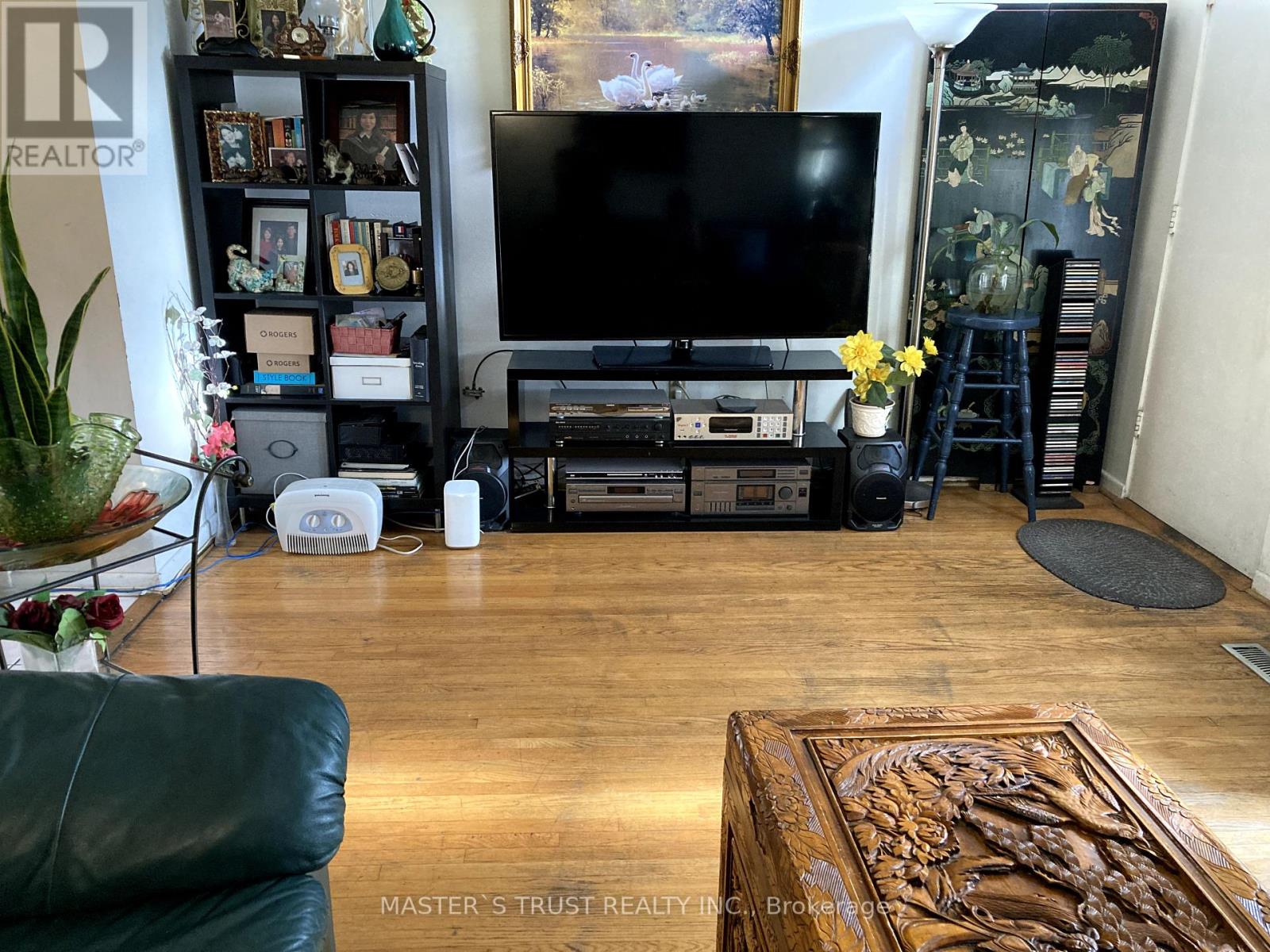 Photo 9 of 72 246 John Garland Boulevard, Toronto ON