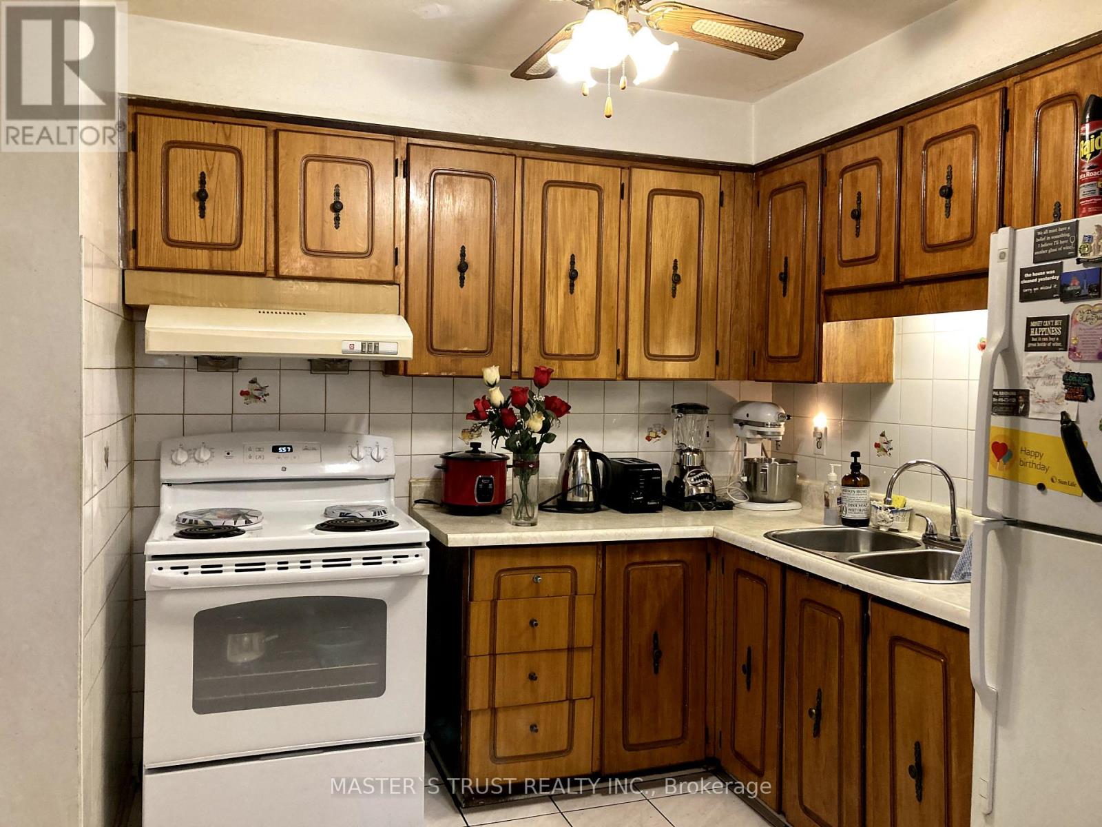 Photo 11 of 72 246 John Garland Boulevard, Toronto ON