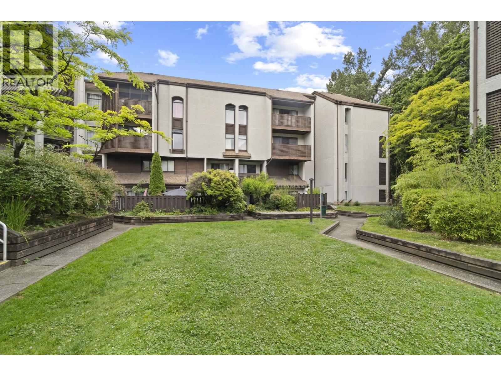 Photo 10 of 18 385 Ginger Drive, New Westminster BC