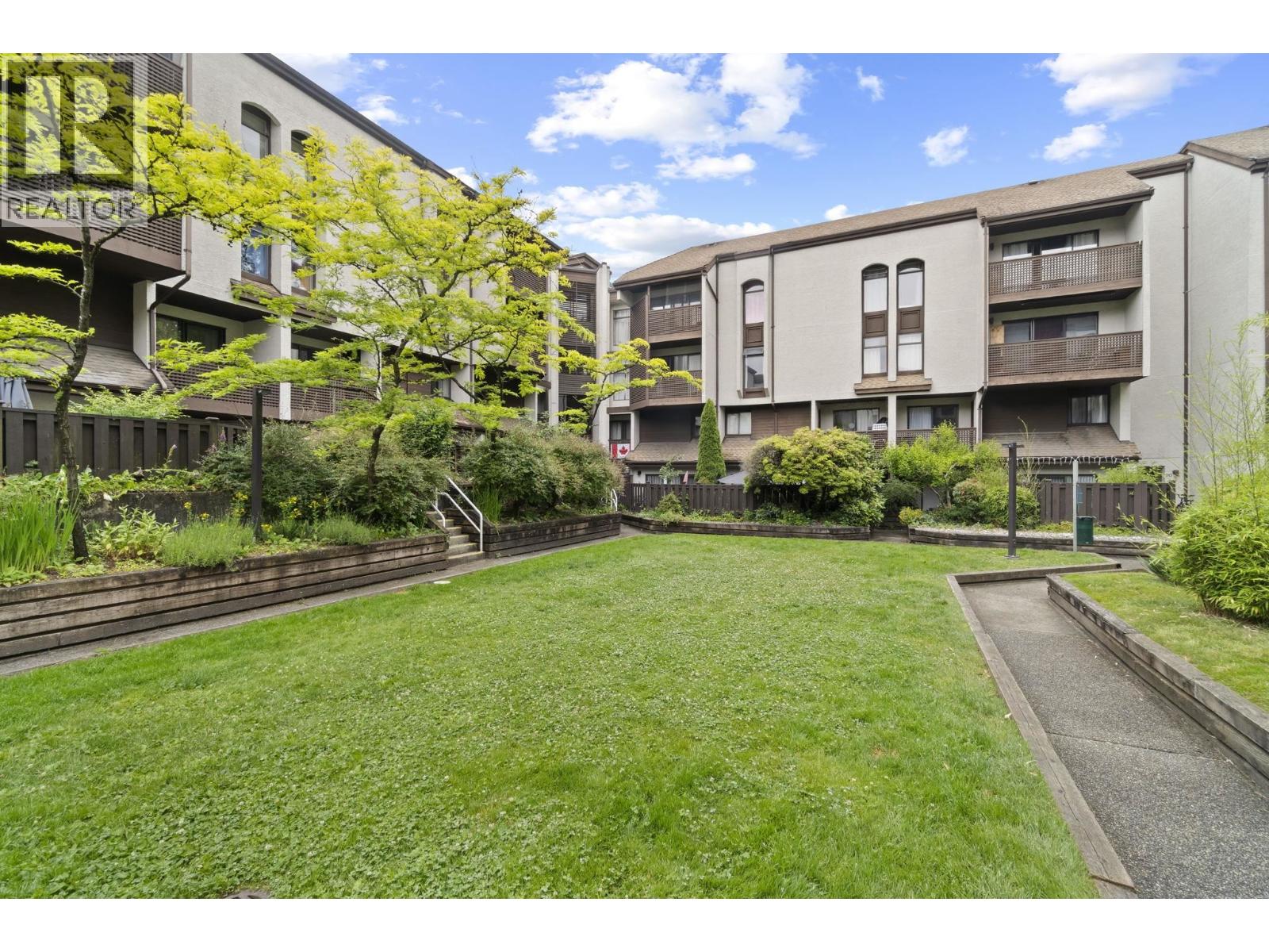 Photo 11 of 18 385 Ginger Drive, New Westminster BC