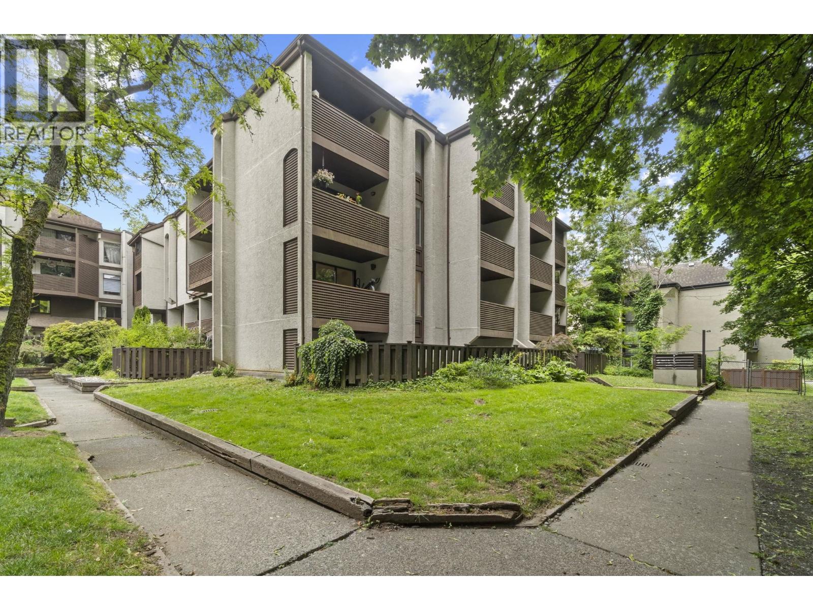 Photo 12 of 18 385 Ginger Drive, New Westminster BC