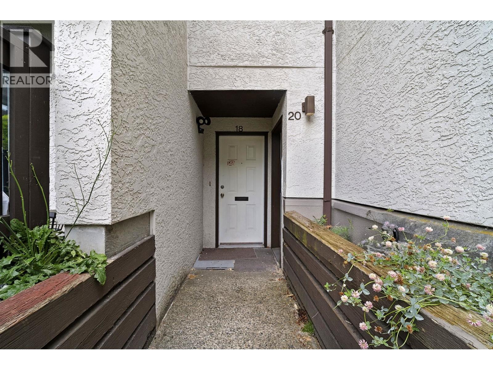Photo 2 of 18 385 Ginger Drive, New Westminster BC