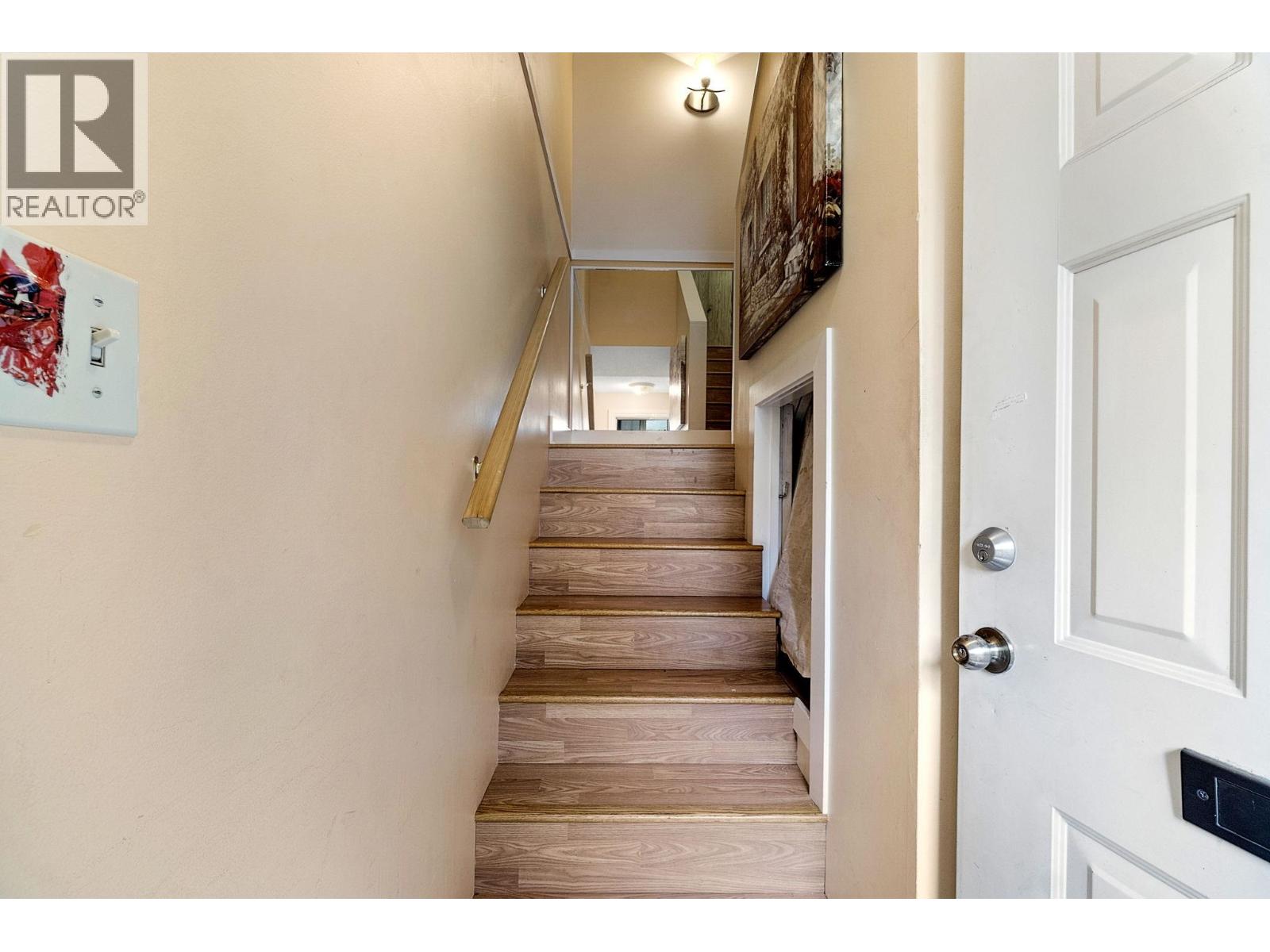 Photo 3 of 18 385 Ginger Drive, New Westminster BC