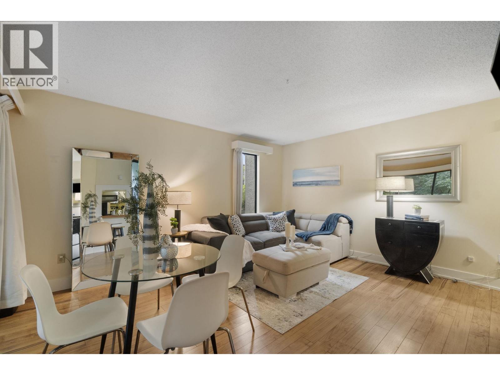 Photo 4 of 18 385 Ginger Drive, New Westminster BC