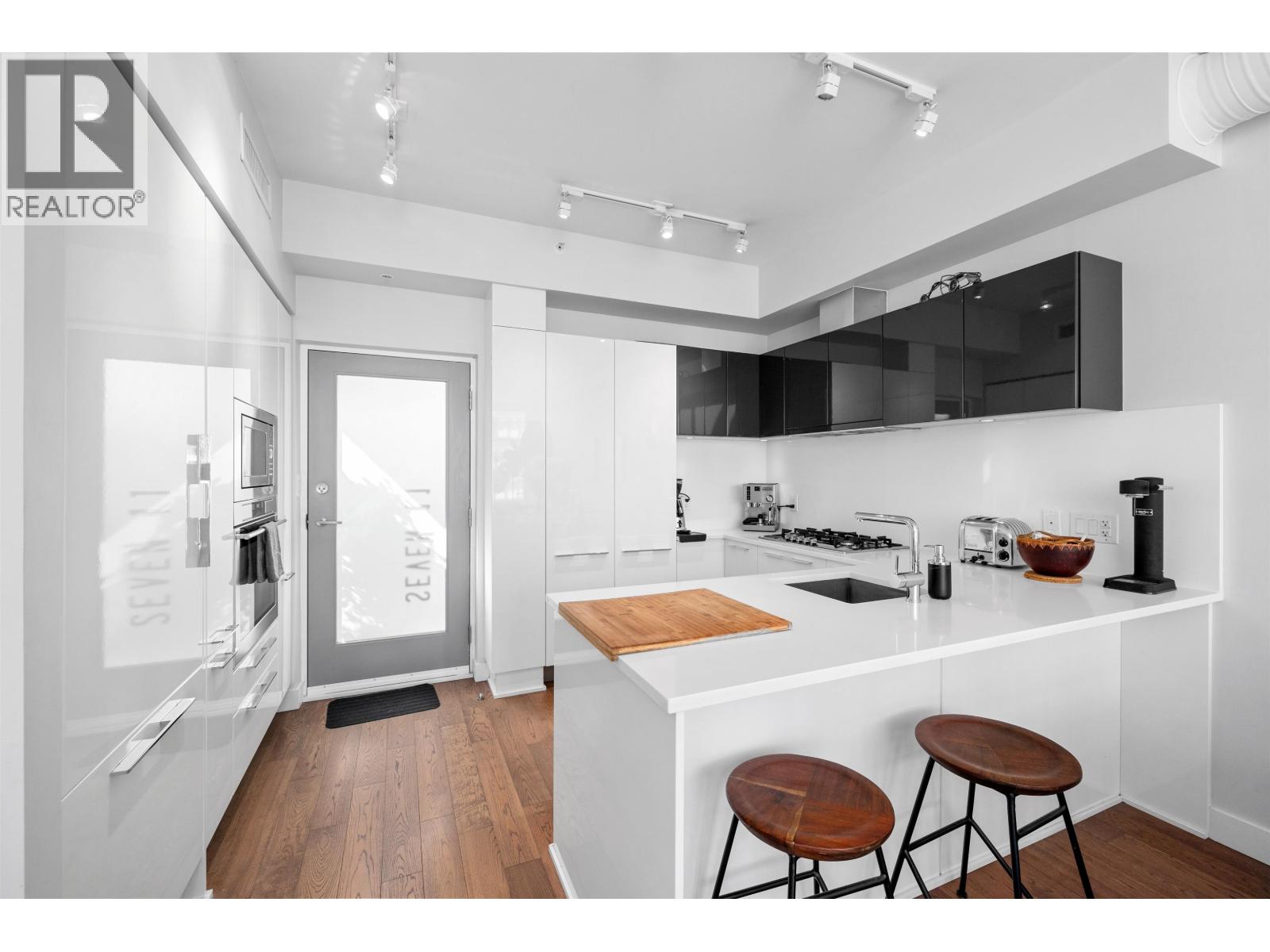 Photo 11 of 711 108 E 1st Avenue, Vancouver BC