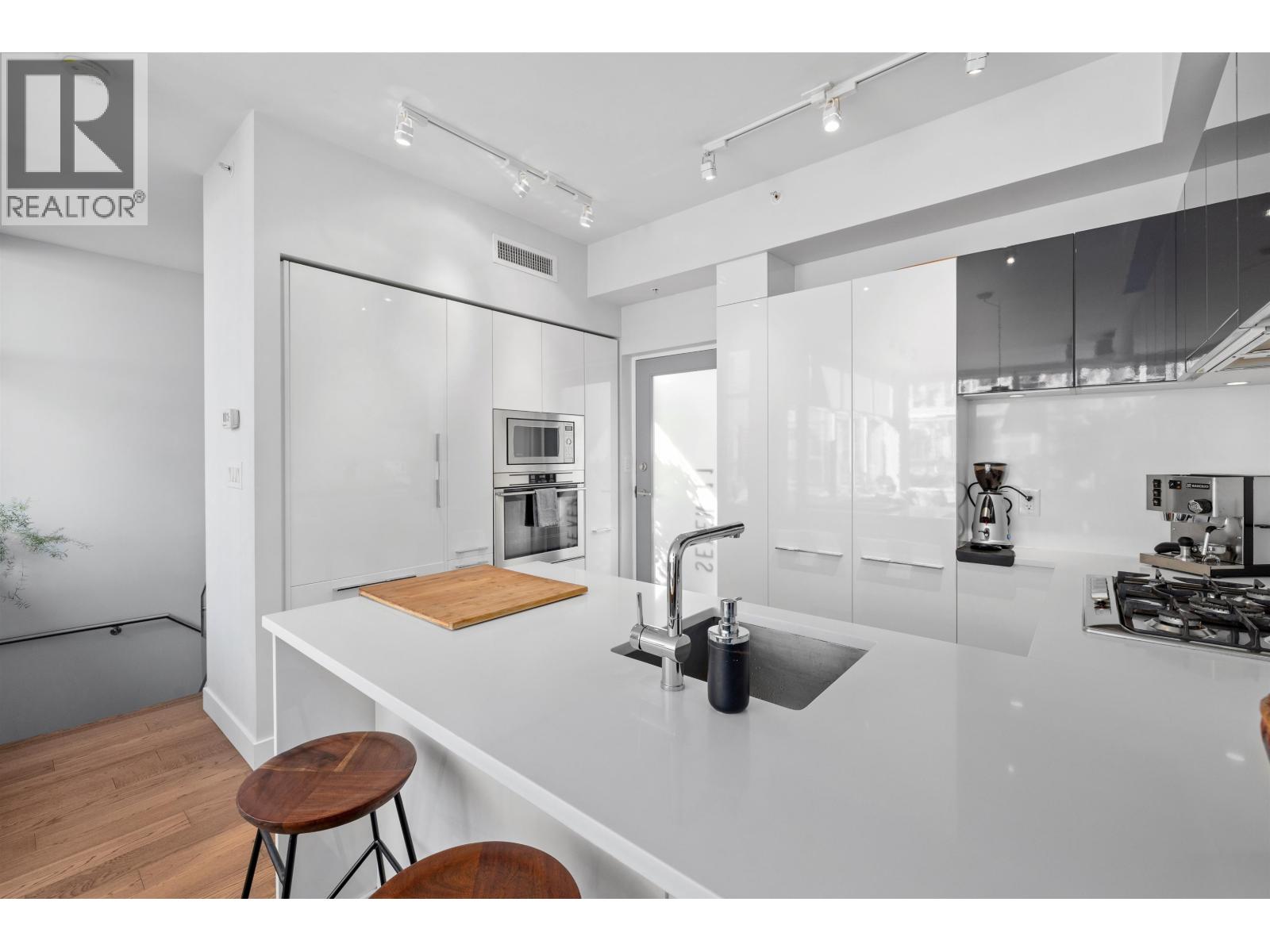 Photo 12 of 711 108 E 1st Avenue, Vancouver BC
