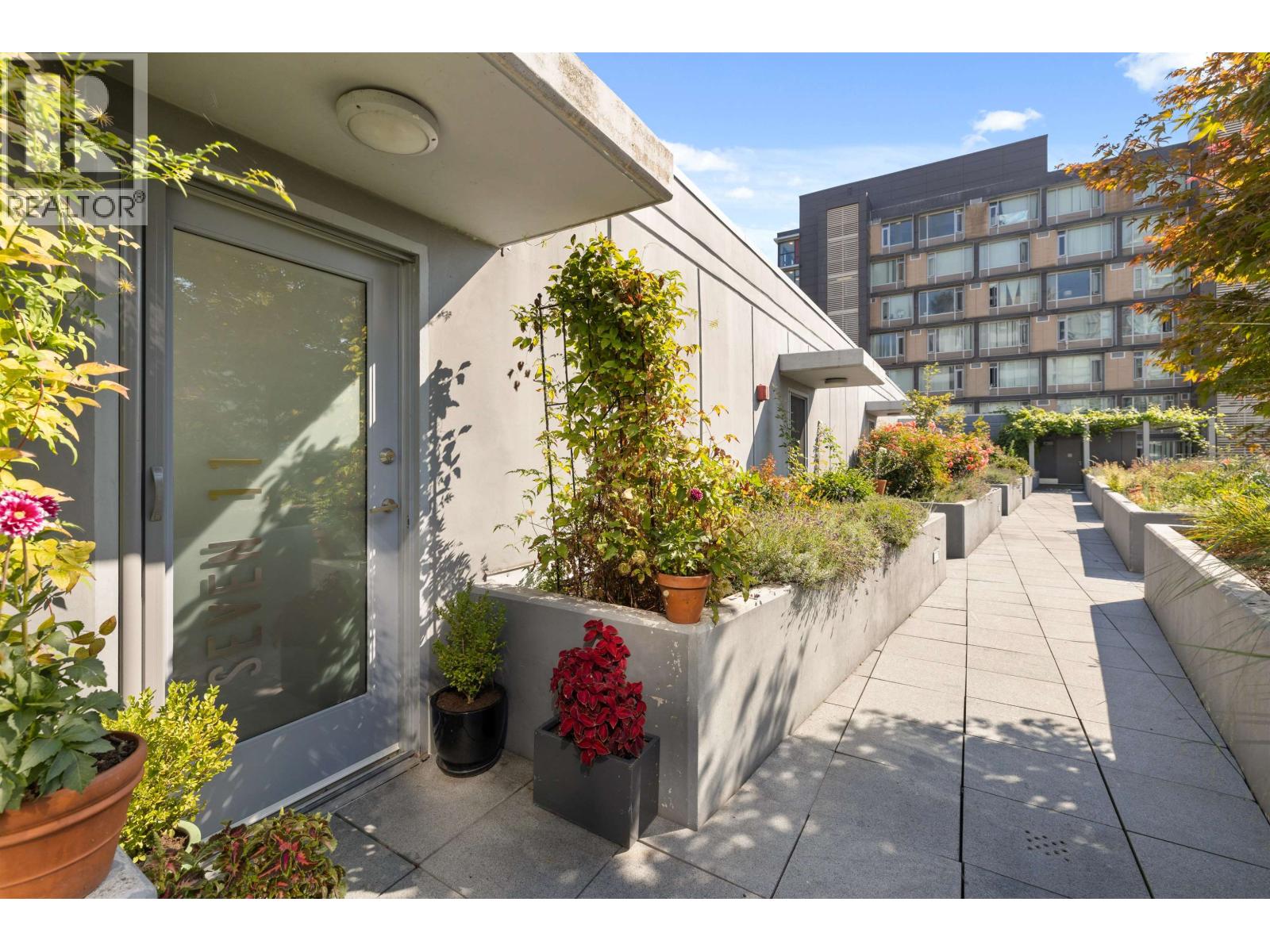 Photo 3 of 711 108 E 1st Avenue, Vancouver BC