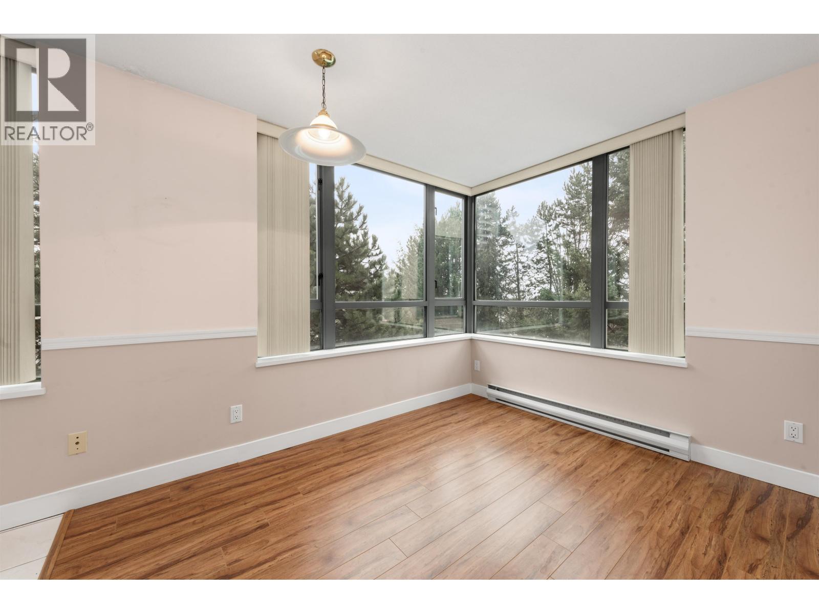 Photo 10 of 306 6622 Southoaks Crescent, Burnaby BC