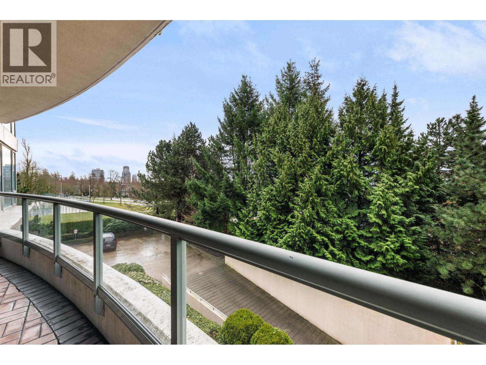 Photo 28 of 306 6622 Southoaks Crescent, Burnaby BC