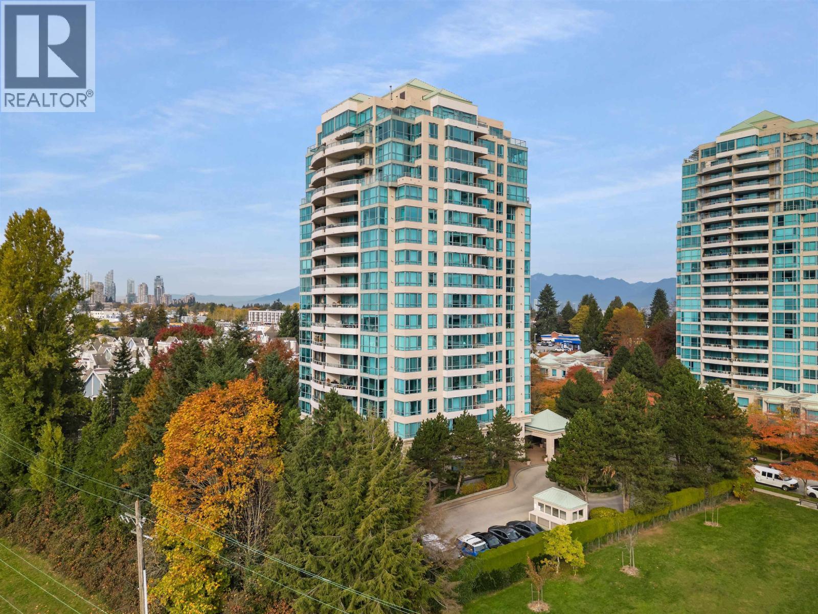 Photo 34 of 306 6622 Southoaks Crescent, Burnaby BC