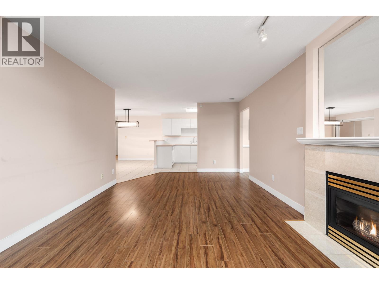 Photo 8 of 306 6622 Southoaks Crescent, Burnaby BC