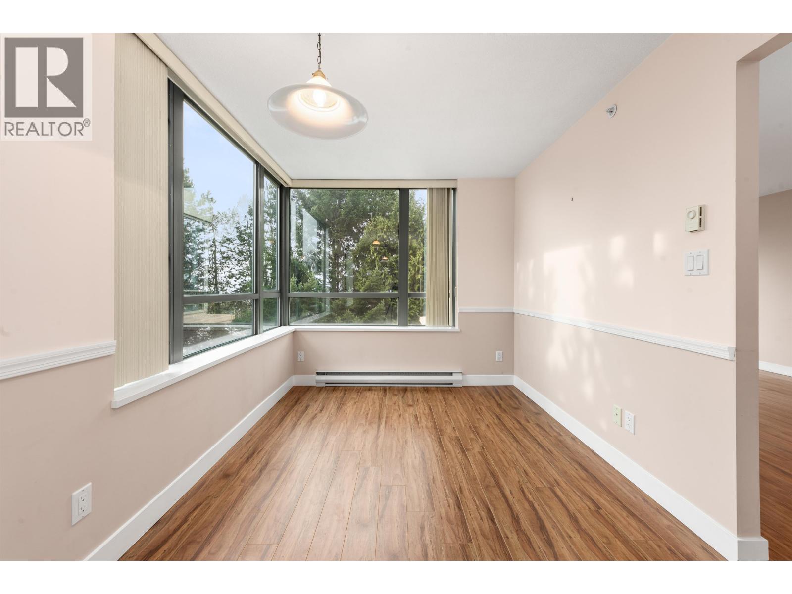 Photo 9 of 306 6622 Southoaks Crescent, Burnaby BC