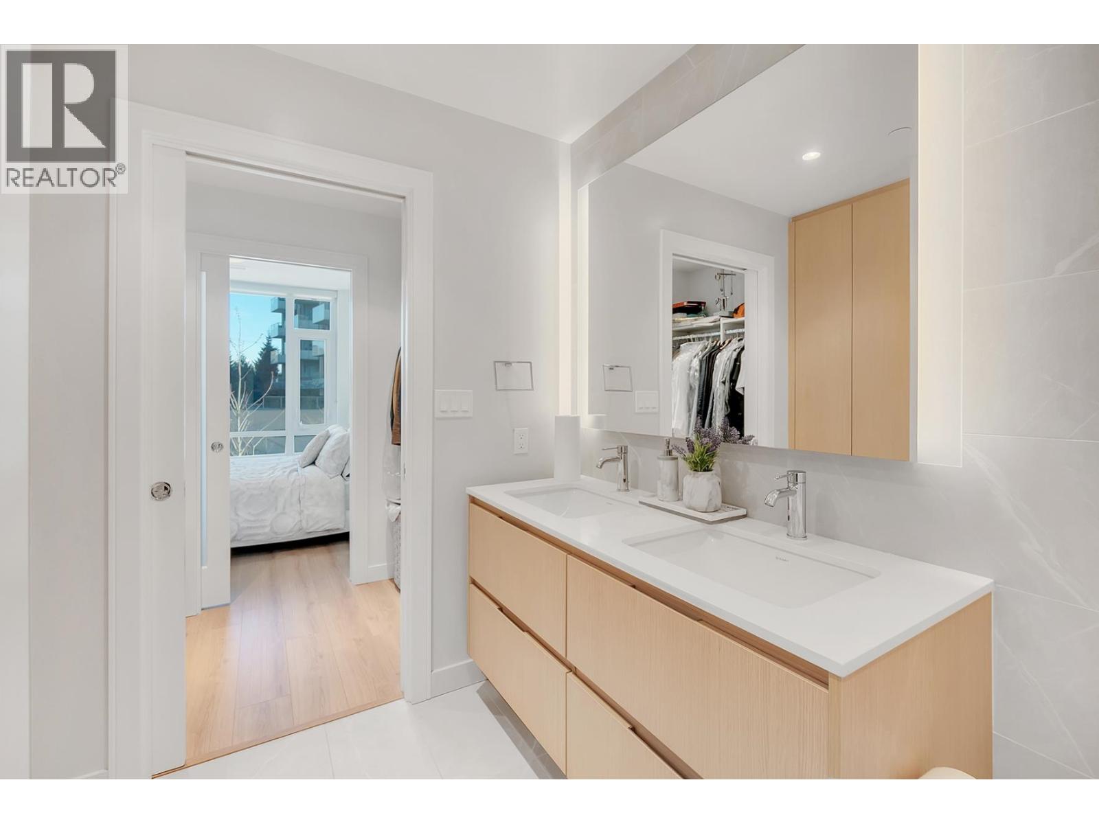 Photo 10 of 107 1500 Fern Street, North Vancouver BC