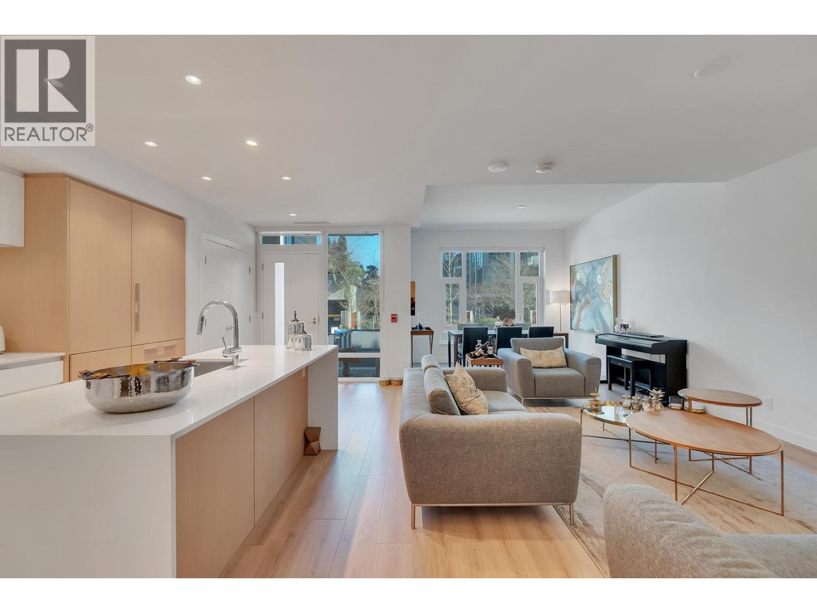 Photo 3 of 107 1500 Fern Street, North Vancouver BC