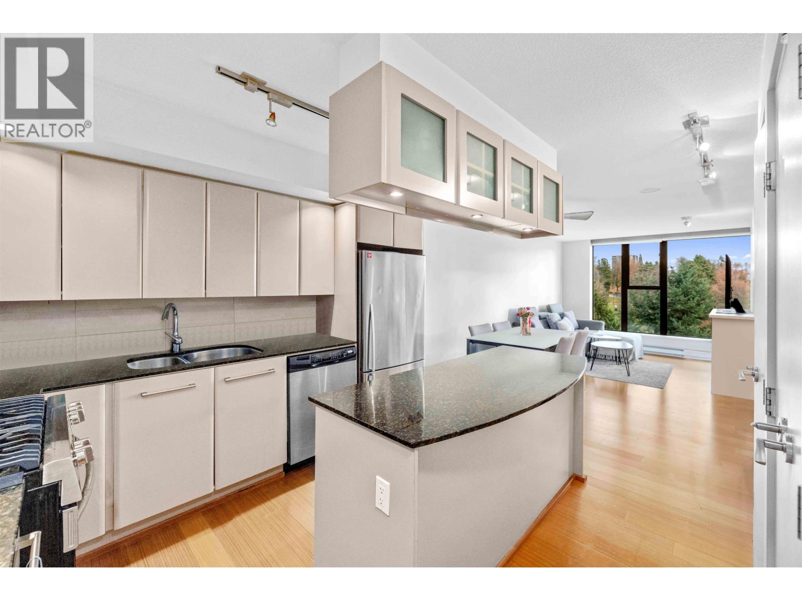 Photo 6 of 602 683 W Victoria Park, North Vancouver BC