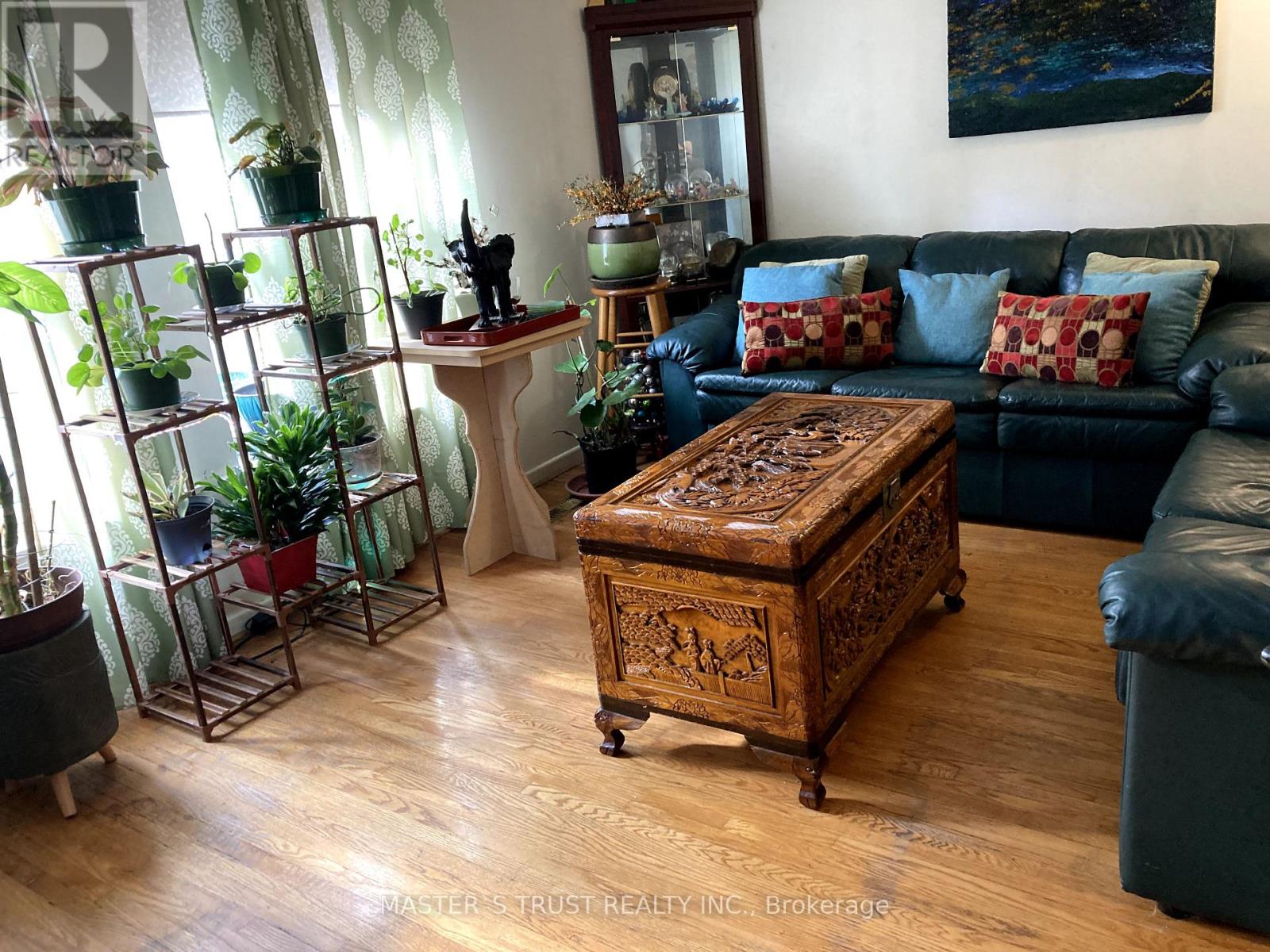 Photo 6 of 72 246 John Garland Boulevard, Toronto ON
