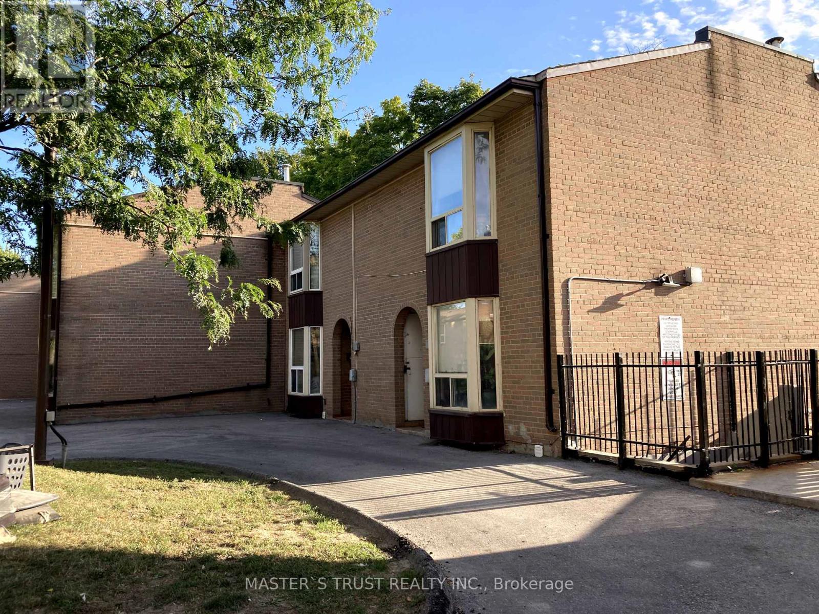 Photo 1 of 72 246 John Garland Boulevard, Toronto ON