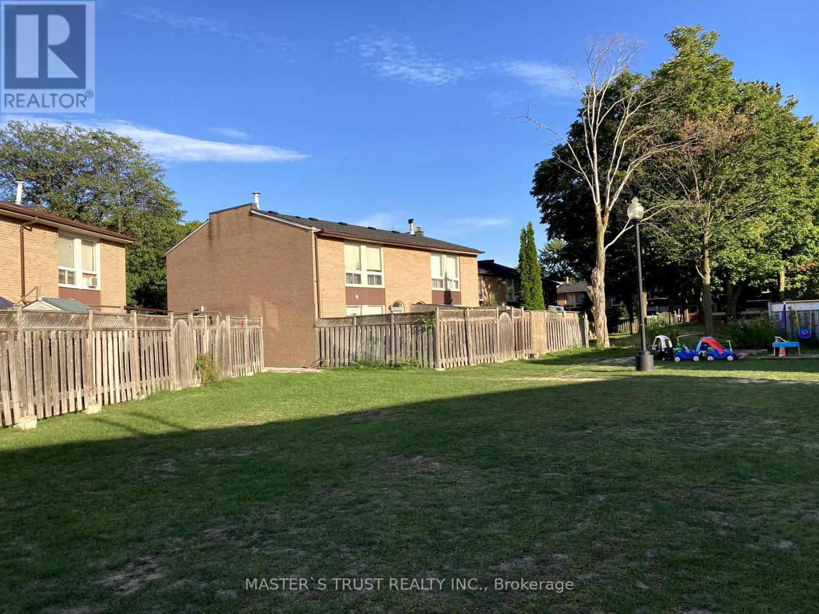 Photo 15 of 72 246 John Garland Boulevard, Toronto ON
