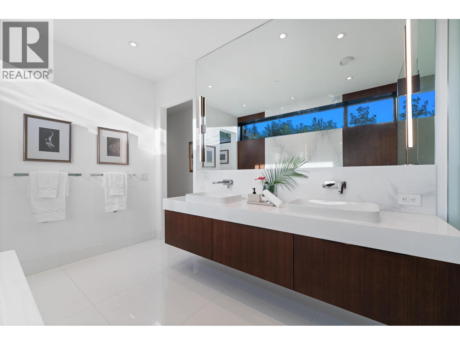 Photo 19 of 2965 Altamont Crescent, West Vancouver BC