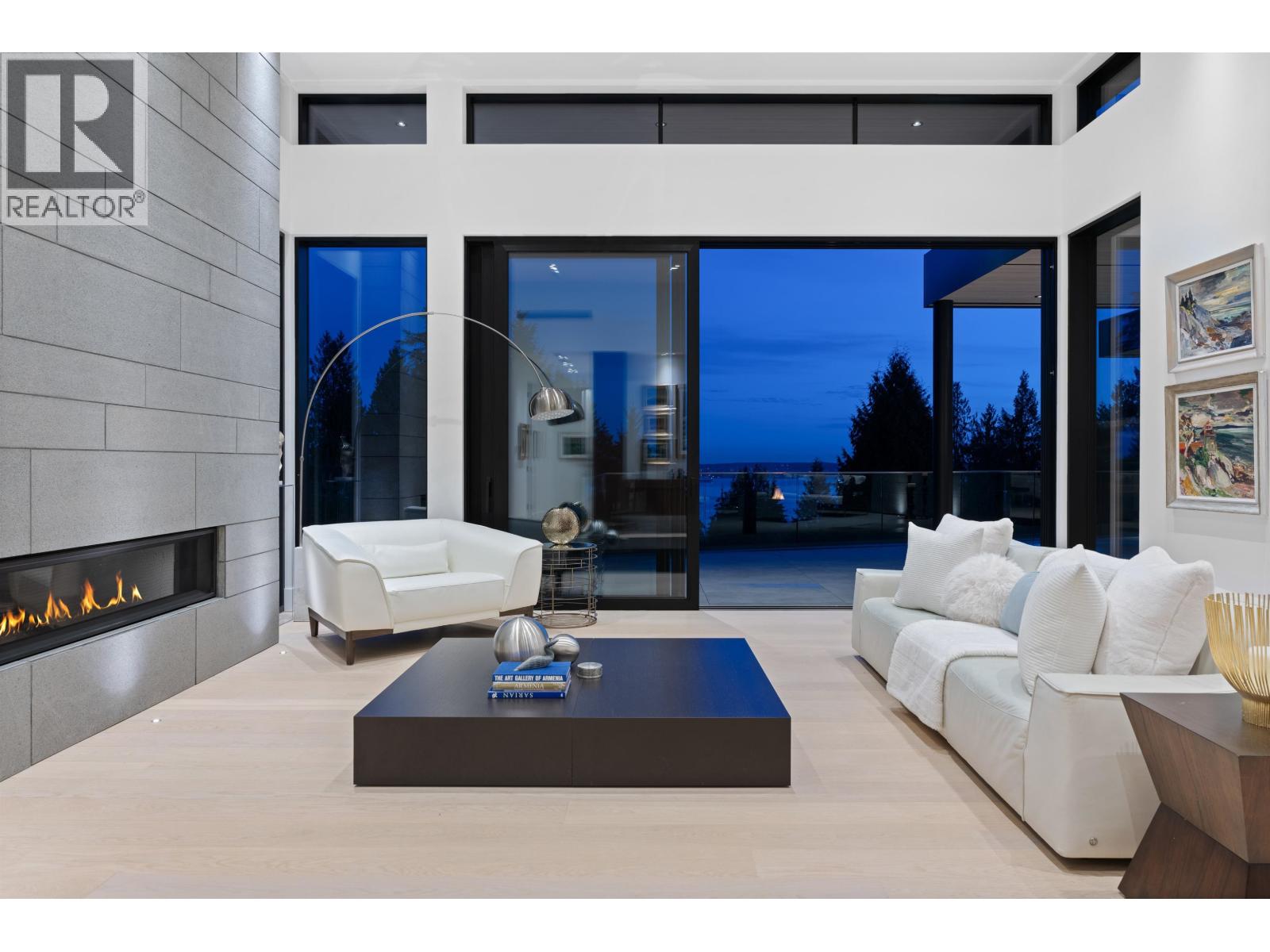Photo 2 of 2965 Altamont Crescent, West Vancouver BC
