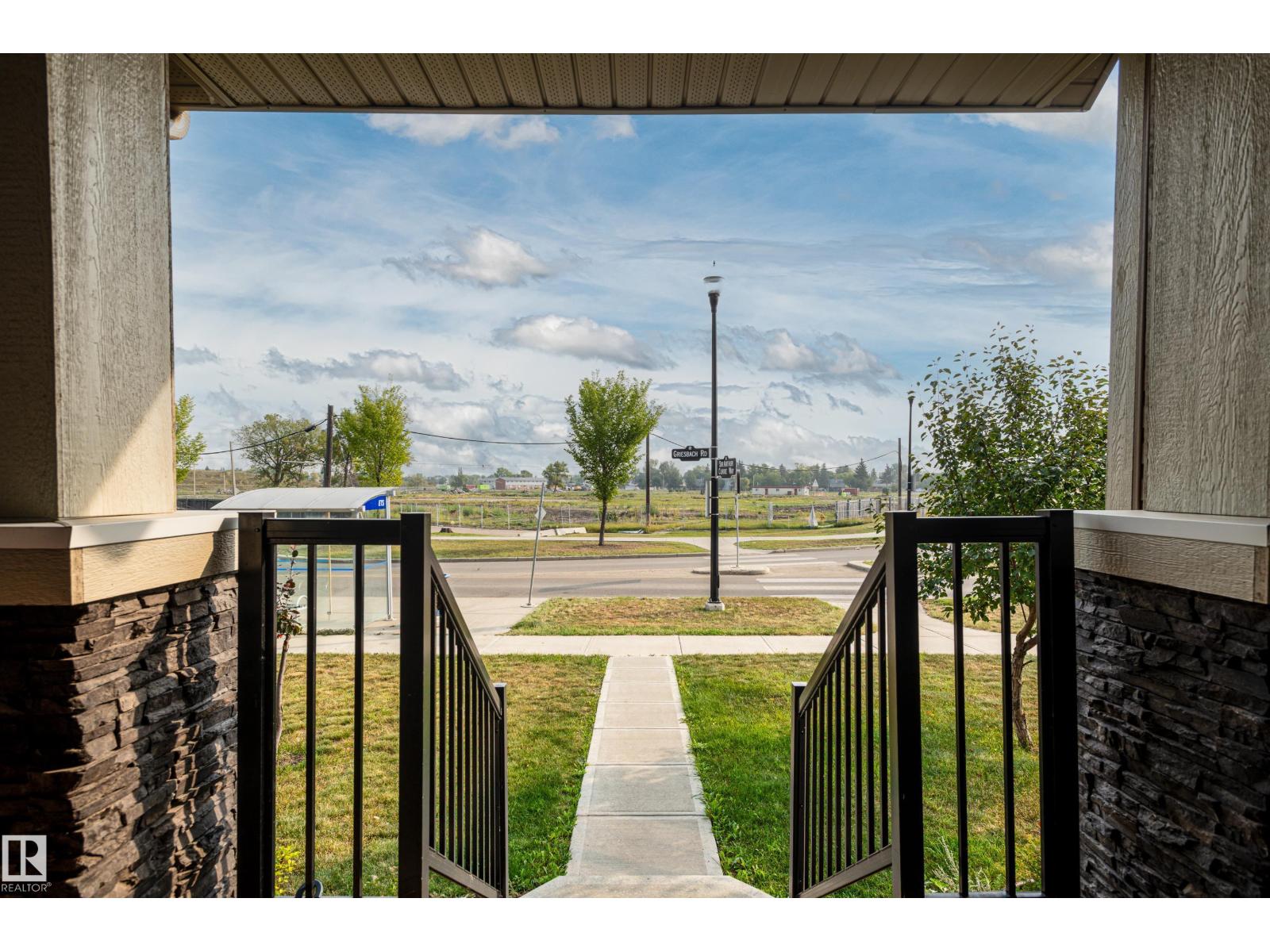 Photo 5 of 207 Griesbach Rd Nw, Edmonton AB