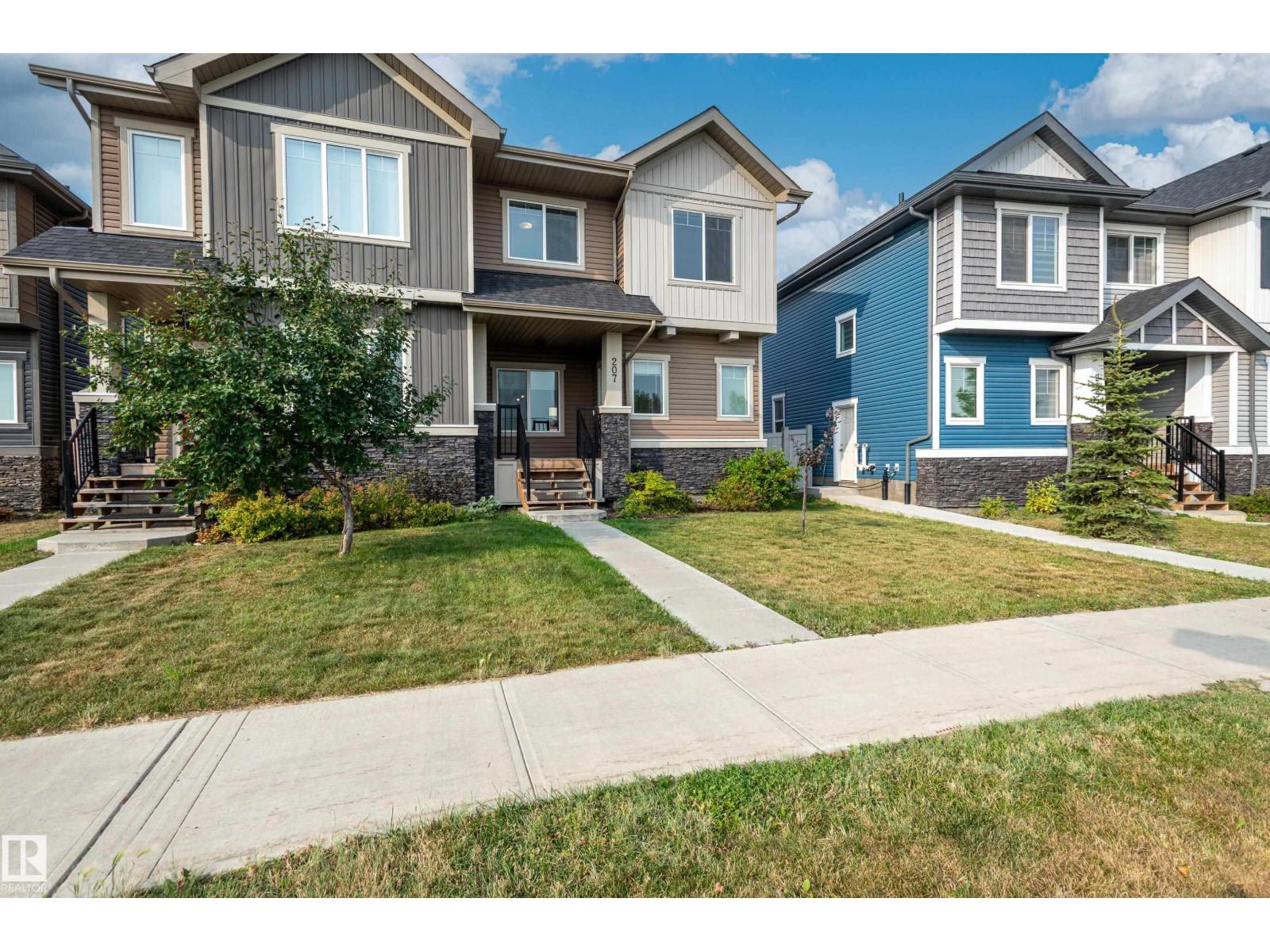 Photo 2 of 207 Griesbach Rd Nw, Edmonton AB