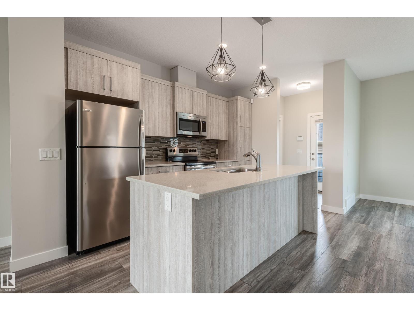 Photo 12 of 207 Griesbach Rd Nw, Edmonton AB