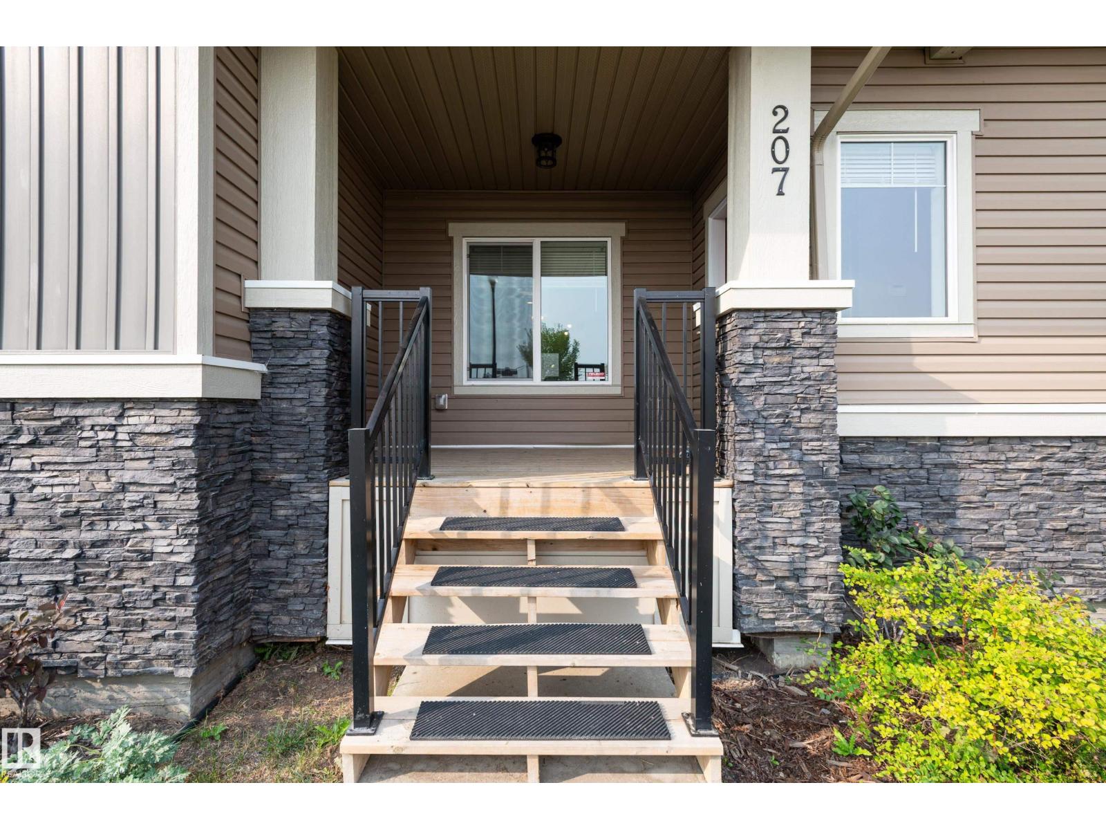Photo 4 of 207 Griesbach Rd Nw, Edmonton AB