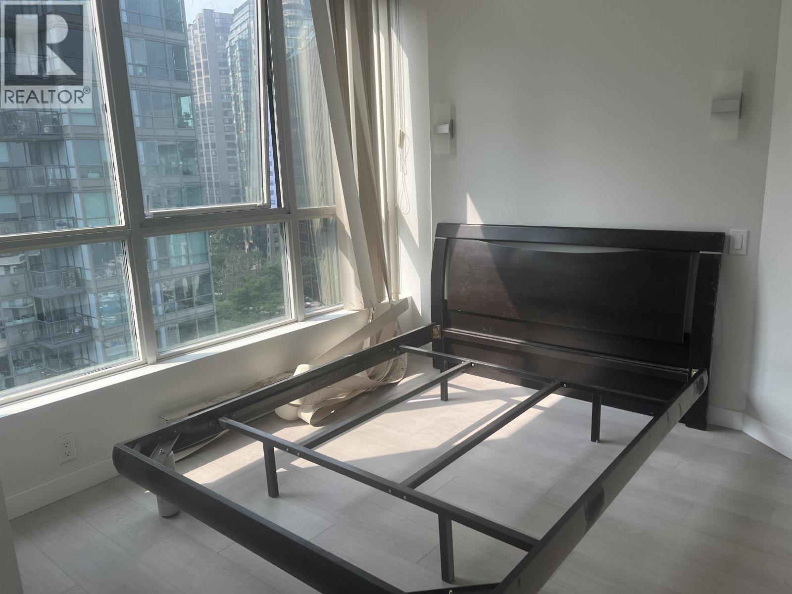 Photo 5 of 1607 555 Jervis Street, Vancouver BC