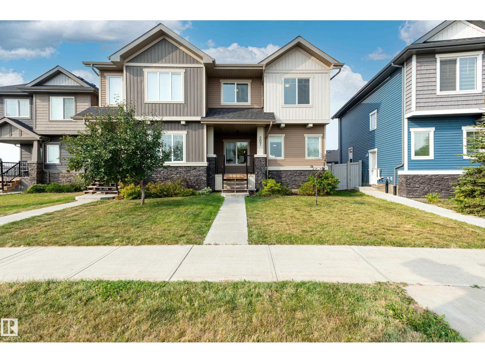 Photo 1 of 207 Griesbach Rd Nw, Edmonton AB
