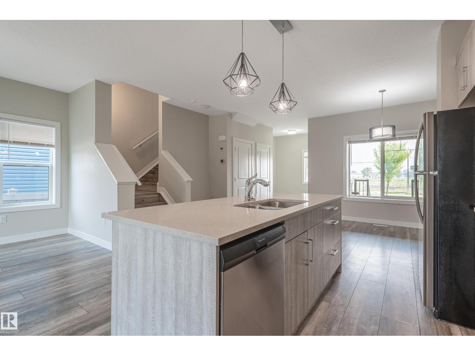Photo 13 of 207 Griesbach Rd Nw, Edmonton AB
