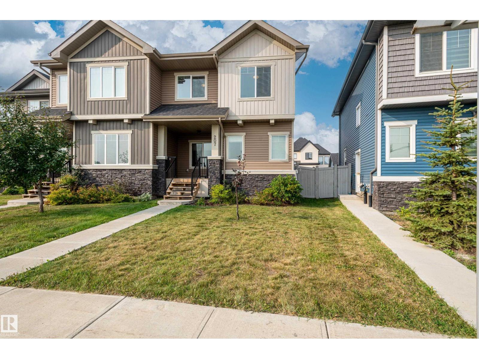 Photo 3 of 207 Griesbach Rd Nw, Edmonton AB